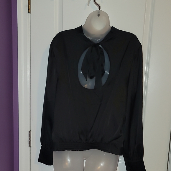 Express  Black Tie Cut Out  Back Women's Blouse Sz: XL - Picture 8 of 9